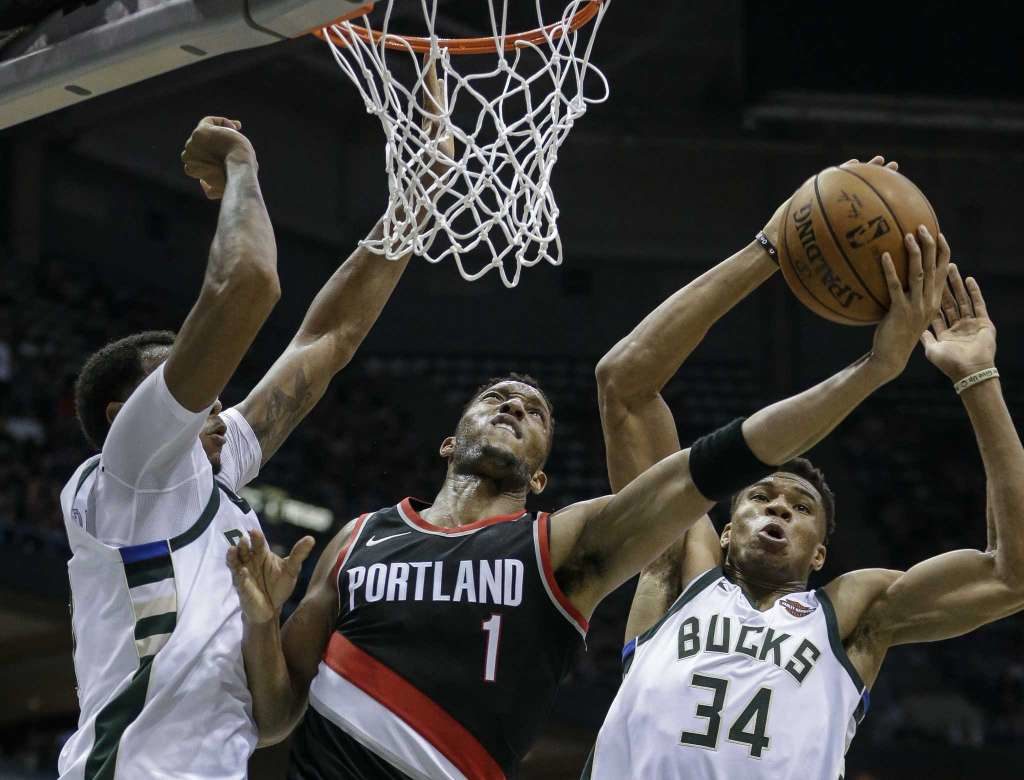 Δύο φορές ο Αντετοκούνμπο στο Top 10! (vid)