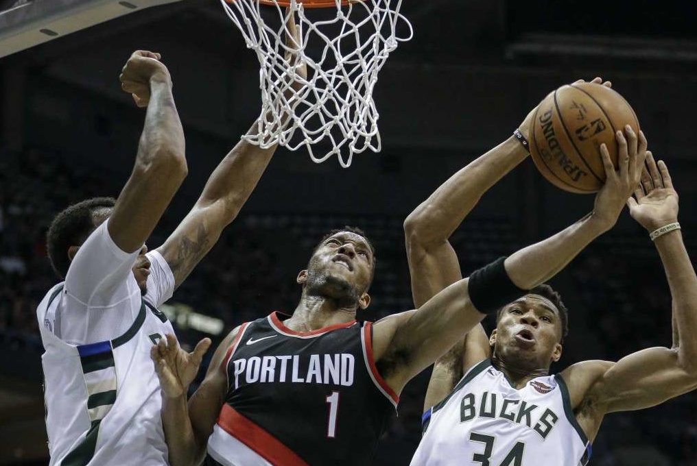 Δύο φορές ο Αντετοκούνμπο στο Top 10! (vid)