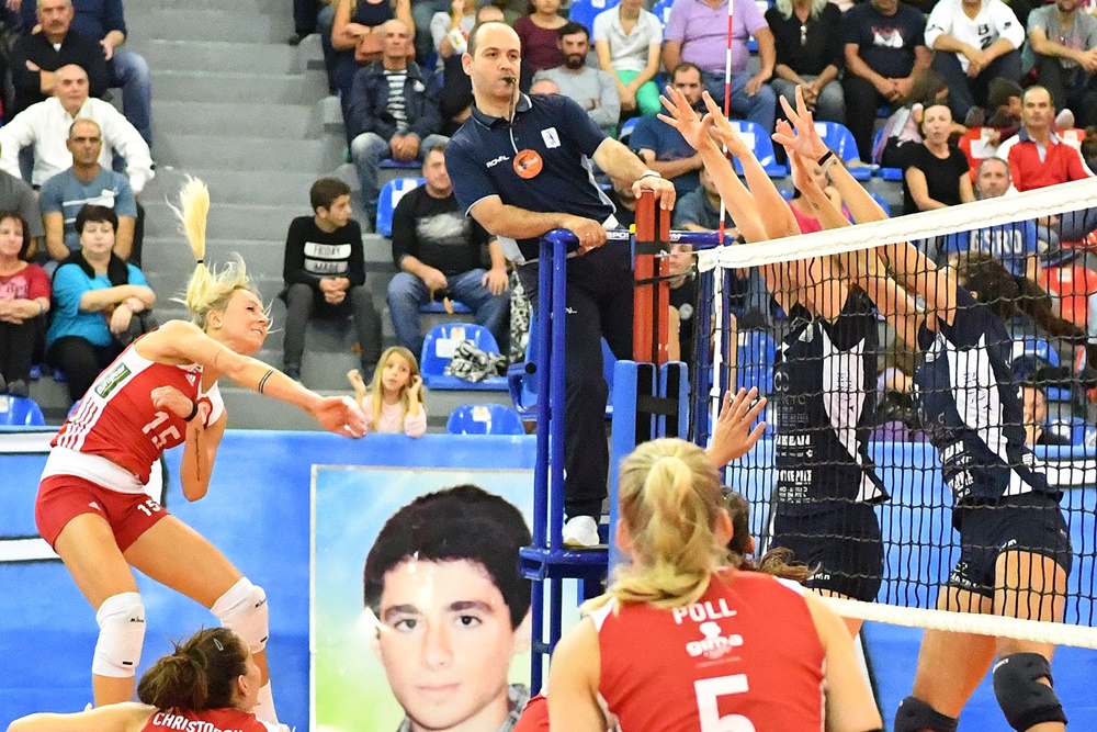 Εύκολα ο Ολυμπιακός 3-0 τον ΑΟ. Θήρας