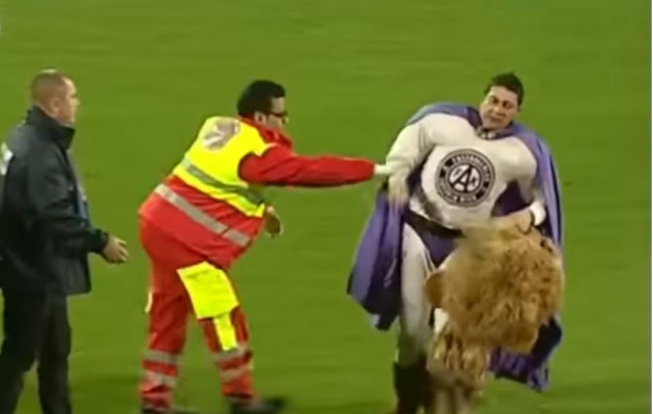 Οι 10 πιο… ανόητες στιγμές στο ποδόσφαιρο! (vid) | to10.gr Οι 10 πιο… ανόητες στιγμές στο ποδόσφαιρο! (vid) | to10.gr