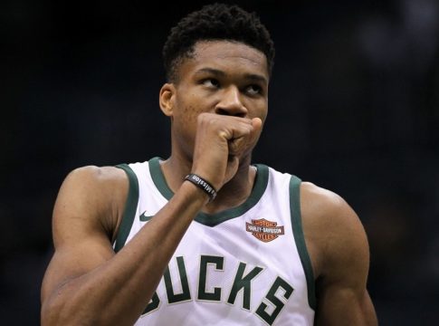 Γιάννης Αντετοκούνμπο : Δοκίμασε corndog για πρώτη φορά στη ζωή του