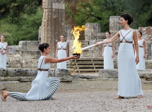 Άναψε η Φλόγα για τους Χειμερινούς Ολυμπιακούς Αγώνες στην Πιονγκτσάνγκ (vid)