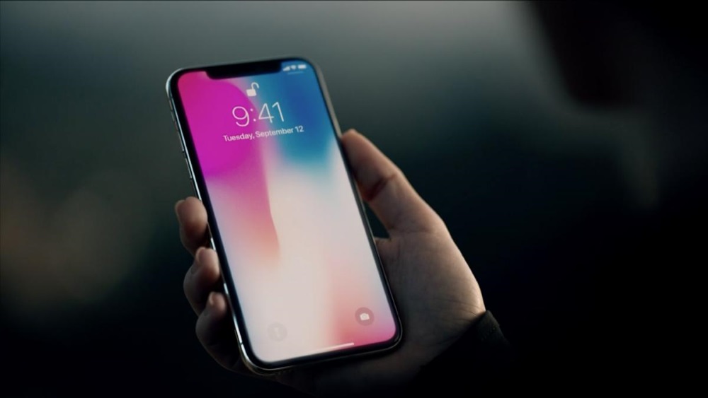 Βγήκε στον δρόμο και μοίραζε iPhone X (vid)