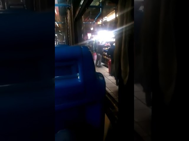 Μυθικός οδηγός λεωφορείου στην Θεσσαλονίκη σταμάτησε για τσιγάρα (vid)