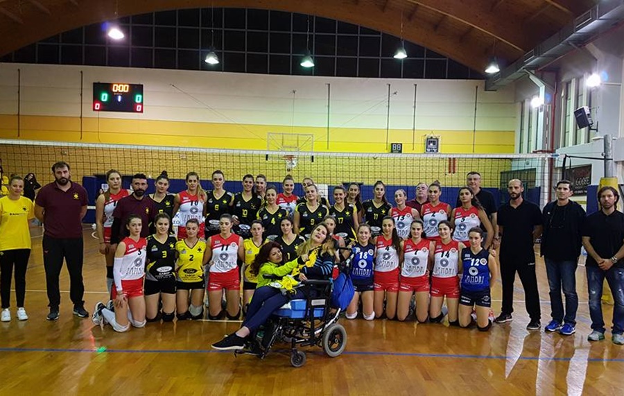 Δίπλα στην Μυρτώ η γυναικεία ομάδα βόλεϊ της ΑΕΚ (pic, vid)