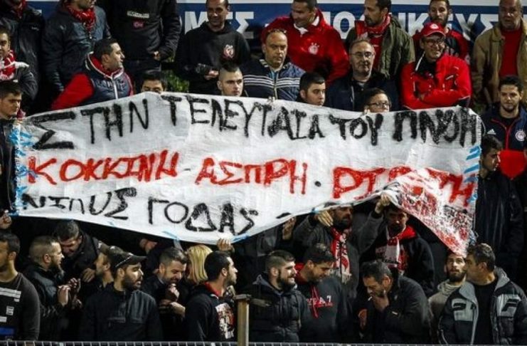 «Στην τελευταία του πνοή, κόκκινη-άσπρη-ριγωτή»