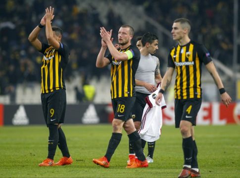 Βαλένθια: Επιμένει για Σιμόες και Γιόχανσον