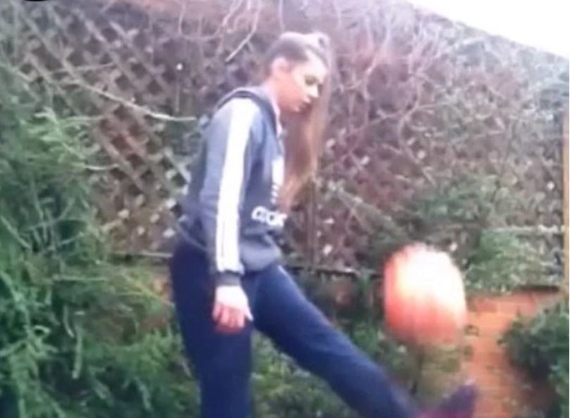 Έκανε γκελάκια και γλίστρησε! (vid)