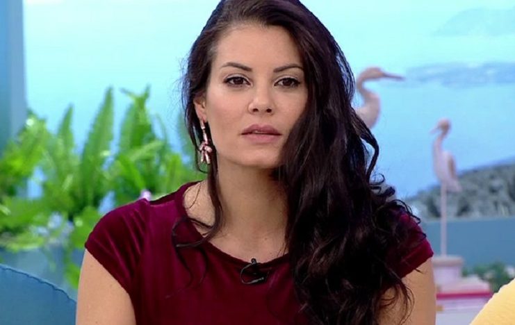 Κορινθίου : Η topless εμφάνιση και το σχόλιο της Τσιμτσιλή