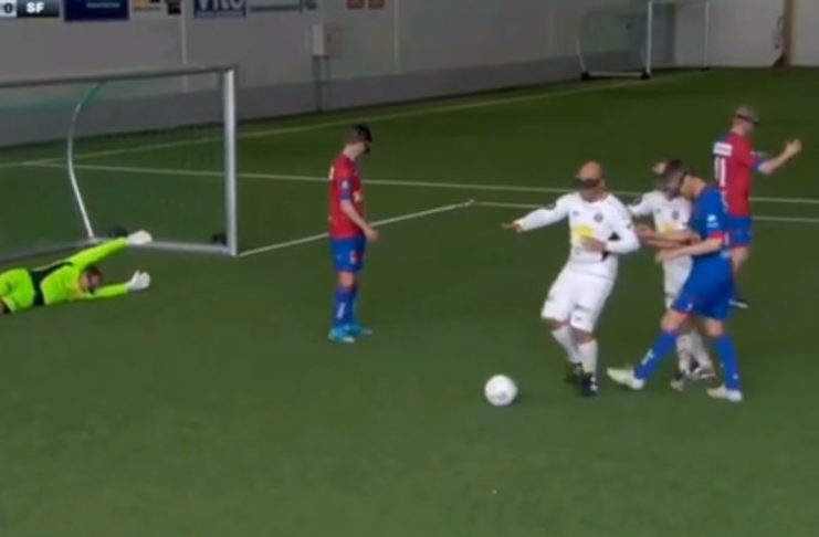 Νορβηγία : Έπαιξαν μπάλα με γυαλιά VR (vid)