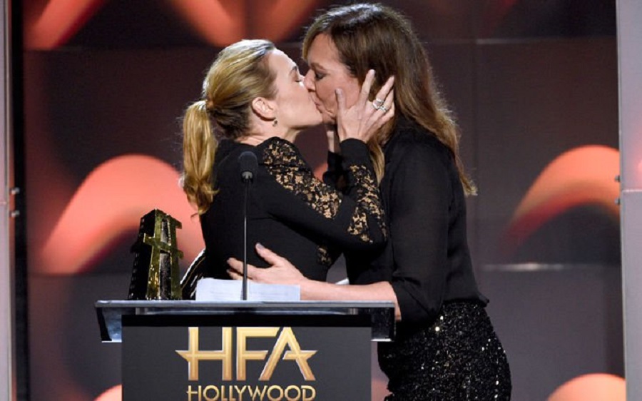Η Κέιτ Γουίνσλετ φιλήθηκε στο στόμα με γυναίκα συνάδελφό της