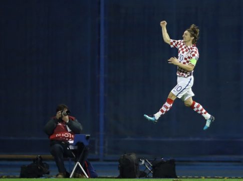 Κροατία – Ελλάδα: Ο Μόντριτς κάνει τα… πάντα (pics)
