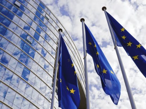 Ευρωπαϊκή Επιτροπή: Τα προγράμματα προσαρμογής βοήθησαν την Ελλάδα, αλλά…