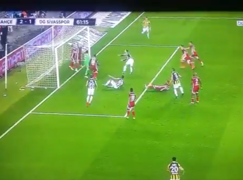 Φενέρμπαχτσε : Το γκολ του Σολδάδο μπαίνει μόνο στο Playstation! (vid)