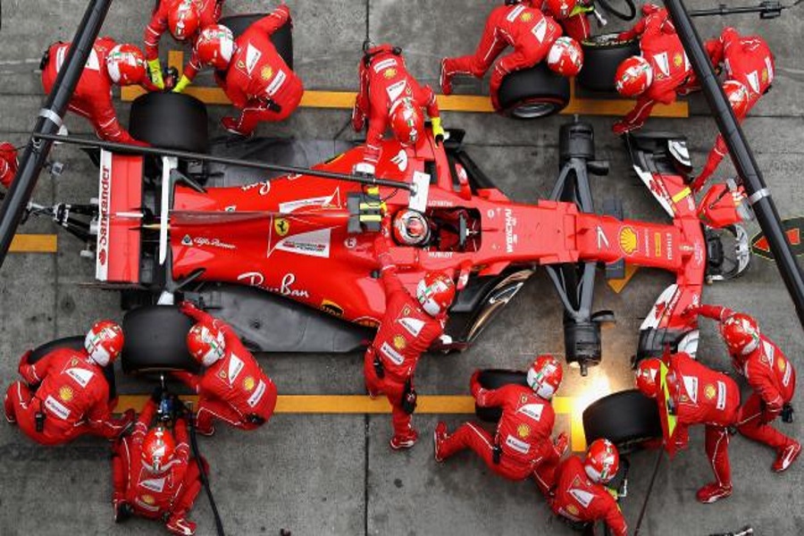 Ferrari : Ο τέλειος συγχρονισμός (vid)