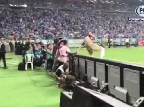 Απίστευτο! Security πήρε στο κατόπι ποδοσφαιριστή (vid)