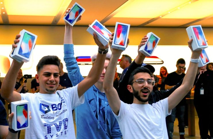 iPhone X: Παγκόσμιος παροξυσμός με ρεκόρ παραγγελιών (και) στην Ελλάδα