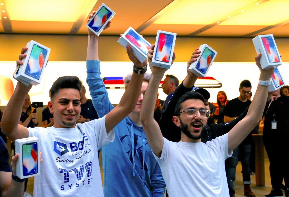 iPhone X: Παγκόσμιος παροξυσμός με ρεκόρ παραγγελιών (και) στην Ελλάδα