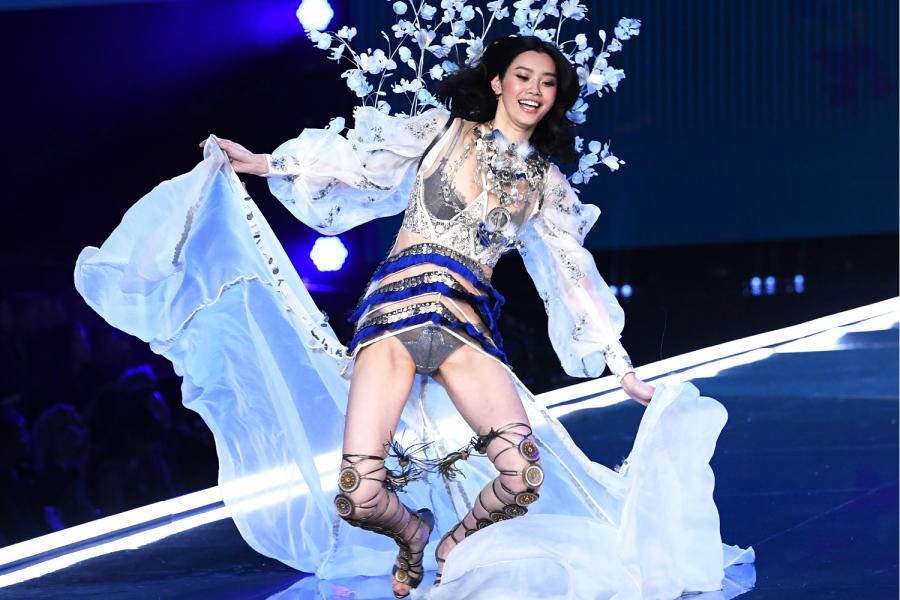 Σαβούρα από «κουνελάκι» της Victoria Secret (vid)