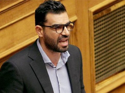 Τα πλοκάμια της ποδοσφαιρικής παράγκας