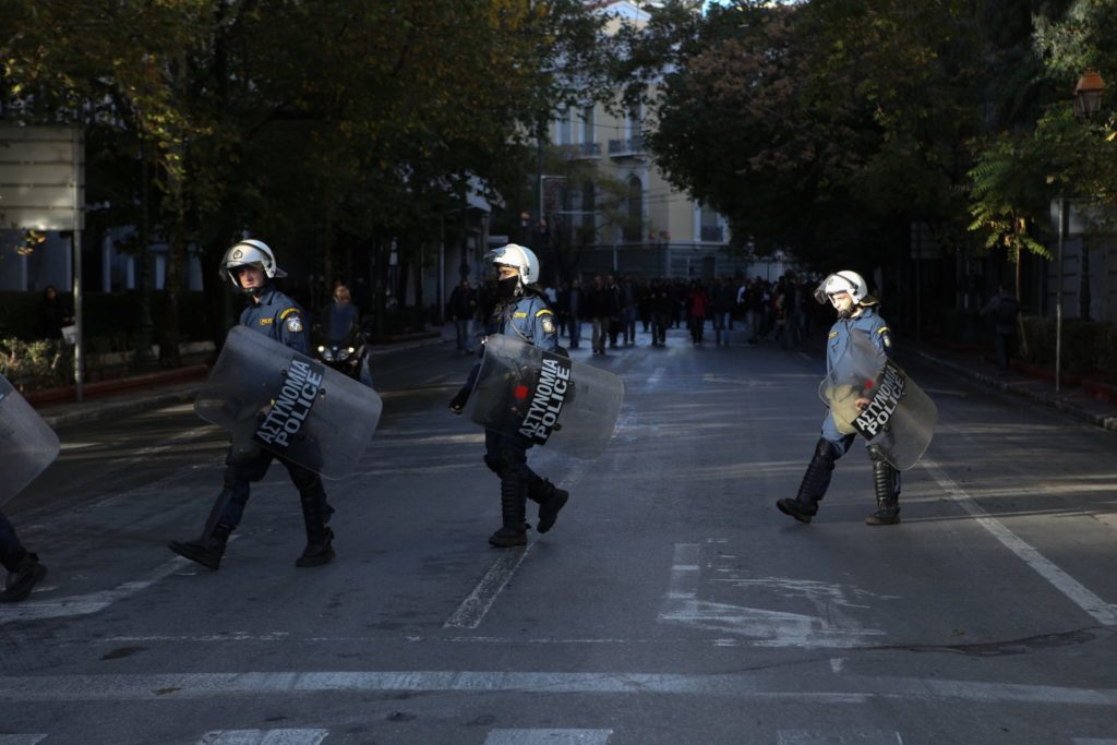 Σε εξέλιξη η πορεία του Πολυτεχνείου