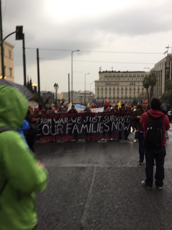 Πρόσφυγες και αλληλέγγυοι έξω από τη γερμανική πρεσβεία: «Ανοίξτε τα σύνορα!»