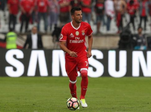 A Bola : «Στην πόρτα της εξόδου ο Ανδρέας Σάμαρης»