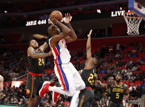 Πίστονς – Χοκς 111-104