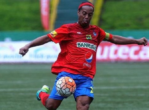 Ροναλντίνιο : «Καλύτερος από μένα ο Μέσι»