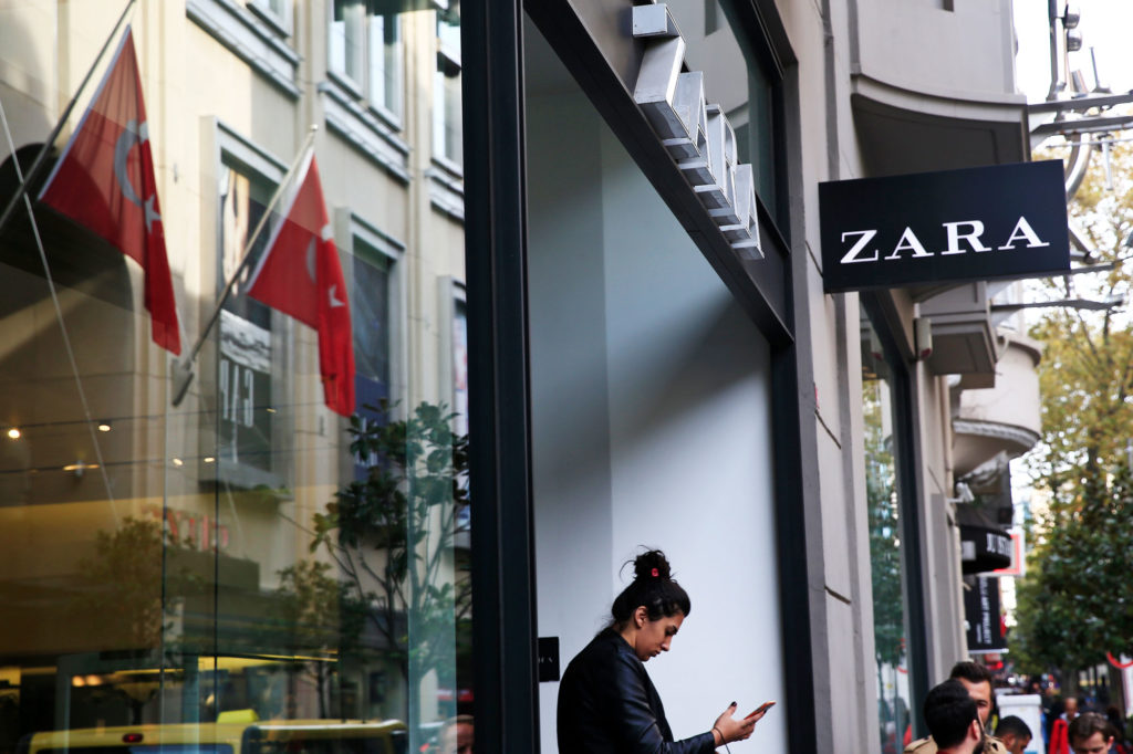 Zara Τουρκίας: «Έφτιαξα το ρούχο που θα φορέσεις, αλλά δεν με πληρώνουν γι’ αυτό»