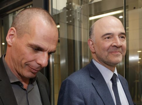 Μοσκοβισί: Θα γραφτούν πολλά βιβλία για την ευρωζώνη, πολύ διαφορετικά από αυτό του Βαρουφάκη
