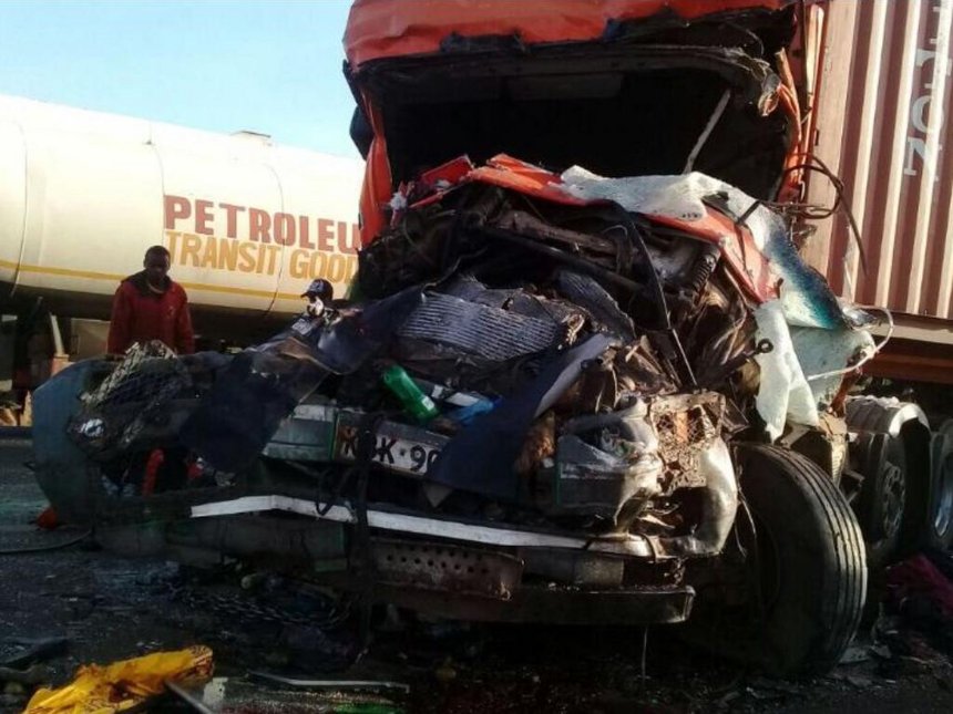 Αυτοκίνητο έγινε σμπαράλια από τροχαίο, αλλά ο οδηγός βγήκε χωρίς γρατζουνιά