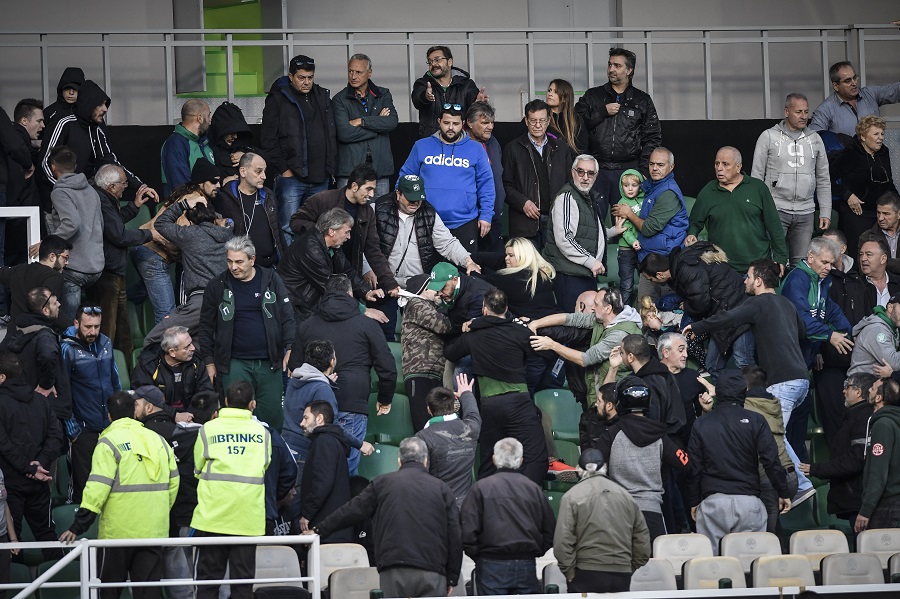 Παναθηναϊκός – Πανιώνιος : Ξύλο στη Λεωφόρο μεταξύ οπαδών