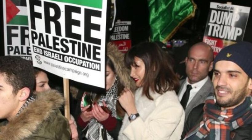 Μπέλα Χαντίντ : Διαδήλωσε για πέντε λεπτά υπέρ της Παλαιστίνης