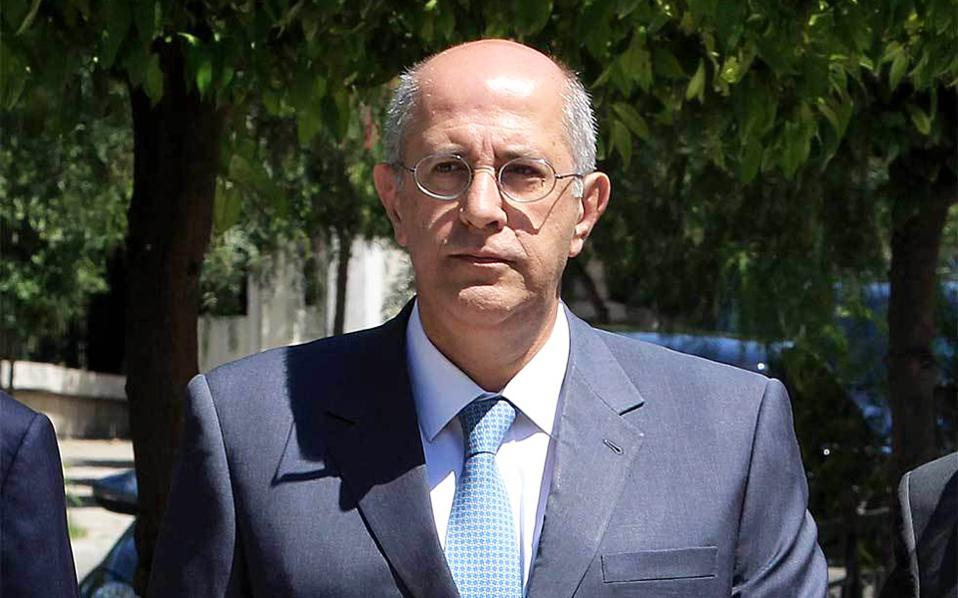 300 χιλιάδες φίλοι, να κλάψουν δεν έχουν μαντήλι