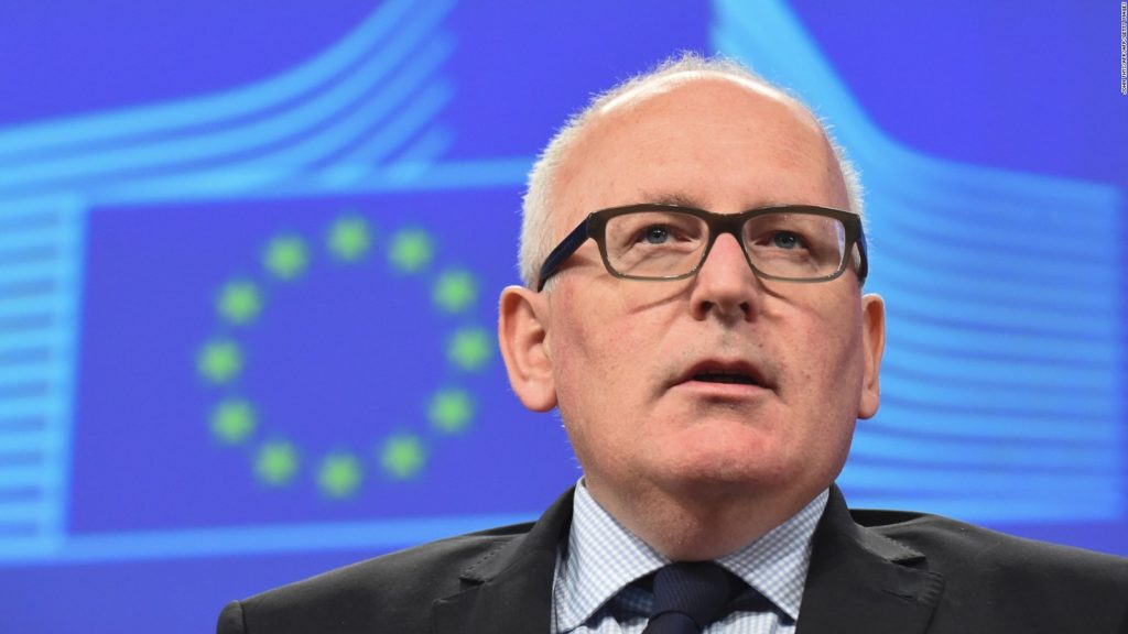 Φ. Τίμερμανς: «Ή θα βρεθεί ευρωπαϊκή λύση για τους πρόσφυγες ή τίποτα»