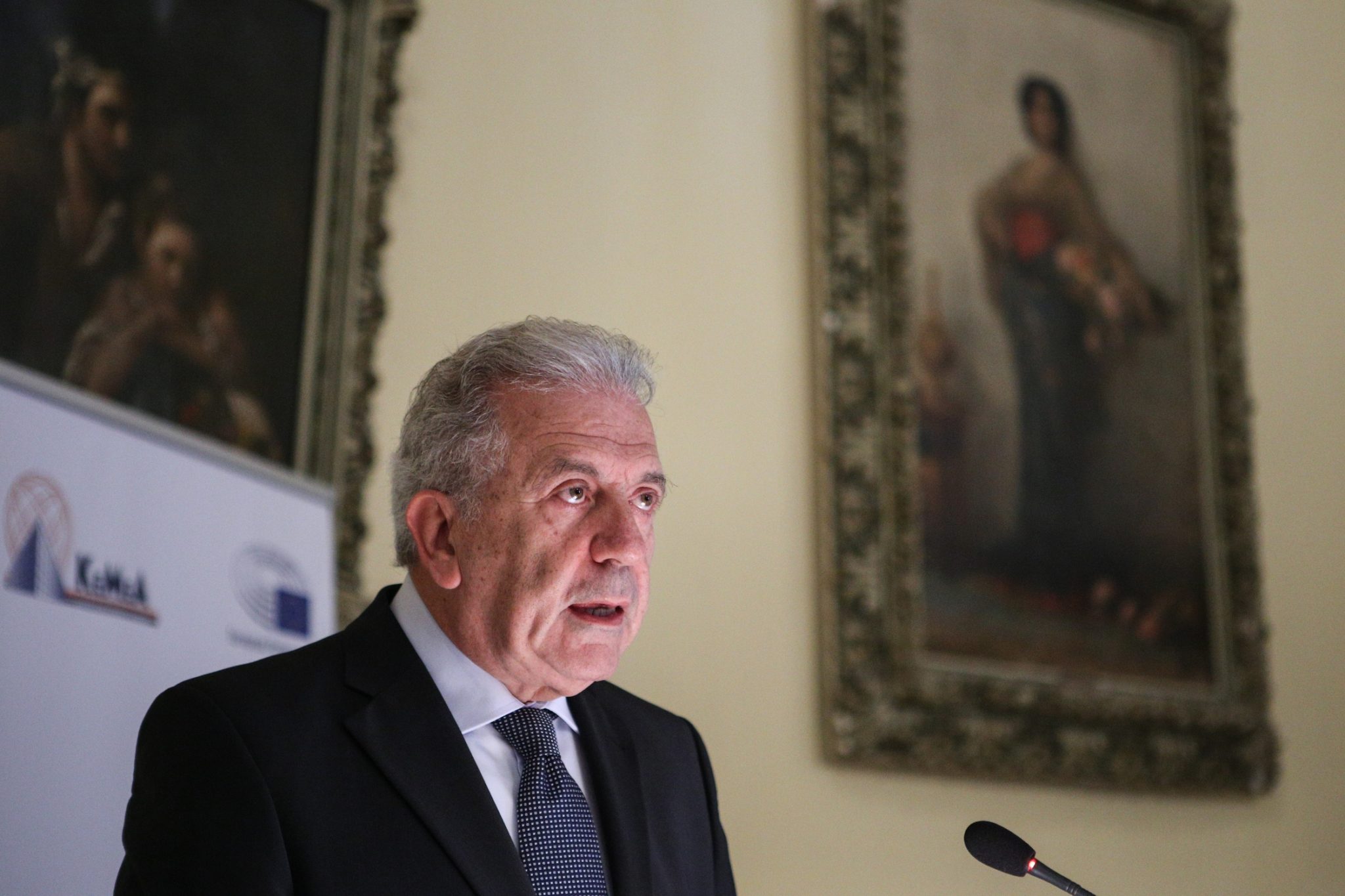 Aβραμόπουλος: Αντιευρωπαϊκή και απαράδεκτη η πρόταση Τουσκ για κατάργηση των υποχρεωτικών ποσοστώσεων