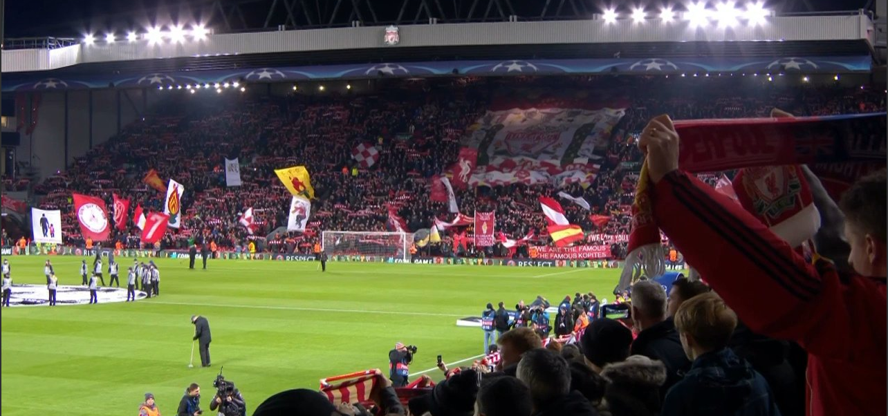 Όμορφη ατμόσφαιρα στο Άνφιλντ (vids)