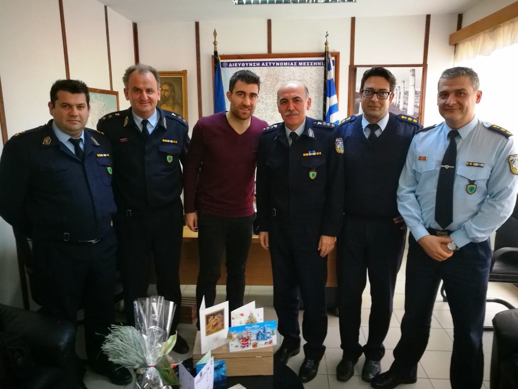 Σωκράτης Παπασταθόπουλος : Δώρισε 25 αλεξίσφαιρα γιλέκα στις αστυνομικές αρχές της Μεσσηνίας (pics)