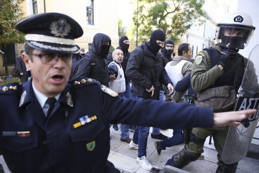 Προφυλακιστέοι οι 9 Κούρδοι και Τούρκοι – οι συνήγοροι καταγγέλλουν συνθήκες κράτησης