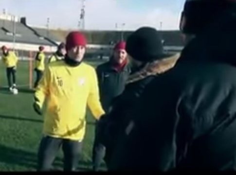 Σπάρτα Πράγας : «Την έπεσαν» στον Στραματσόνι οι οπαδοί της ομάδας (vid)