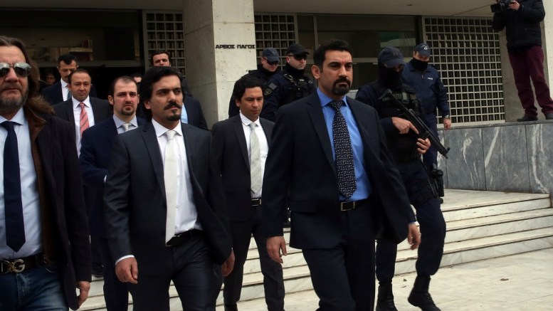 Ελεύθερος ο ένας από τους 8 Τούρκους στρατιωτικούς που ζήτησαν πολιτικό άσυλο