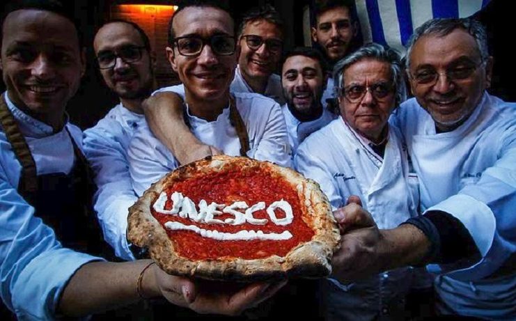 Νάπολη : Γιορτάζει για τη διαφύλαξη της διάσημης σπεσιαλιτέ της