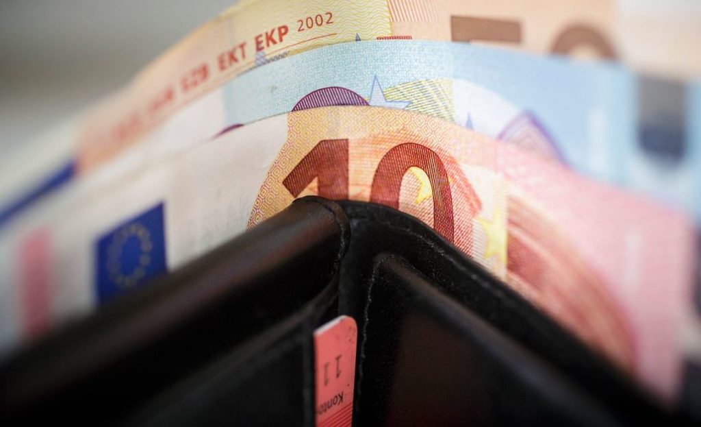 Πώς και πότε καταβάλλεται το δώρο Χριστουγέννων