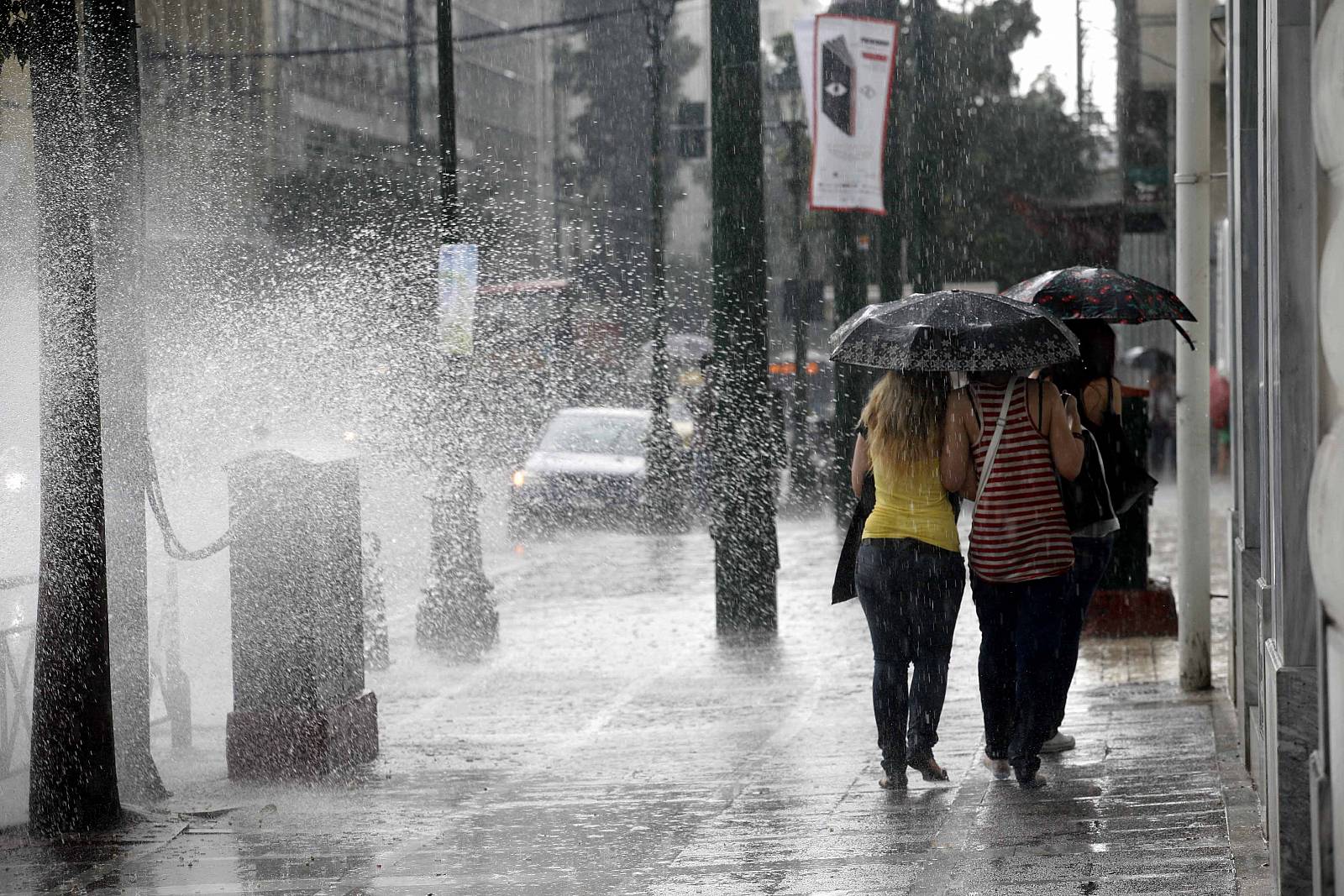 Κακοκαιρία: Αλλαγή καιρού με βροχές και καταιγίδες – Πού και πότε θα χτυπήσουν
