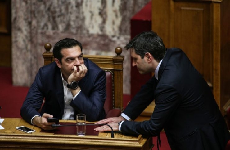 Θα αποδομήσει ο Χουλιαράκης το αφήγημα Τσίπρα;