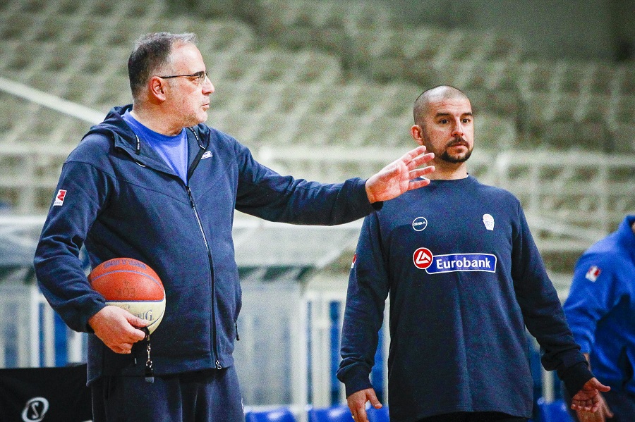 Σκουρτόπουλος : «Ο Γιάννης θέλει να παίζει στην Εθνική»