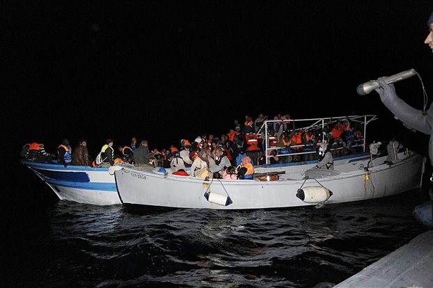 Αίσιο τέλος για 29 πρόσφυγες που σώθηκαν από την σφοδρή τρικυμία στο Ιόνιο