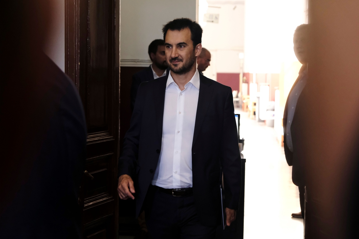 Αλ. Χαρίτσης: Απαραίτητη η αύξηση του κατώτατου μισθού μετά την έξοδο από τα μνημόνια