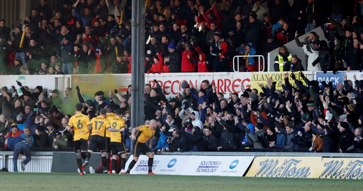 Οργάνωσε την κερκίδα ο αστυνομικός (vid)